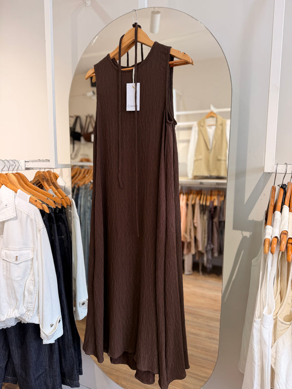 Vestido Texturado con Cinturón Fino