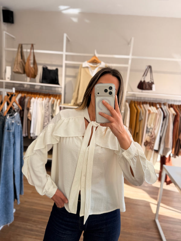 Camisa volados y lazo