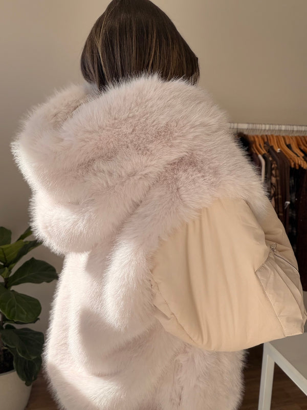 Campera puffer pelo y capucha