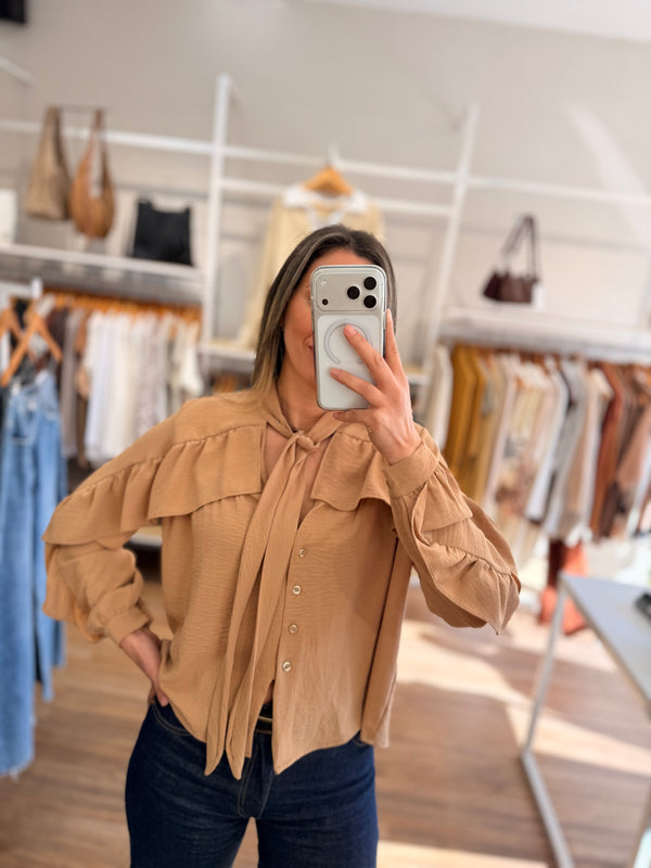 Camisa volados y lazo
