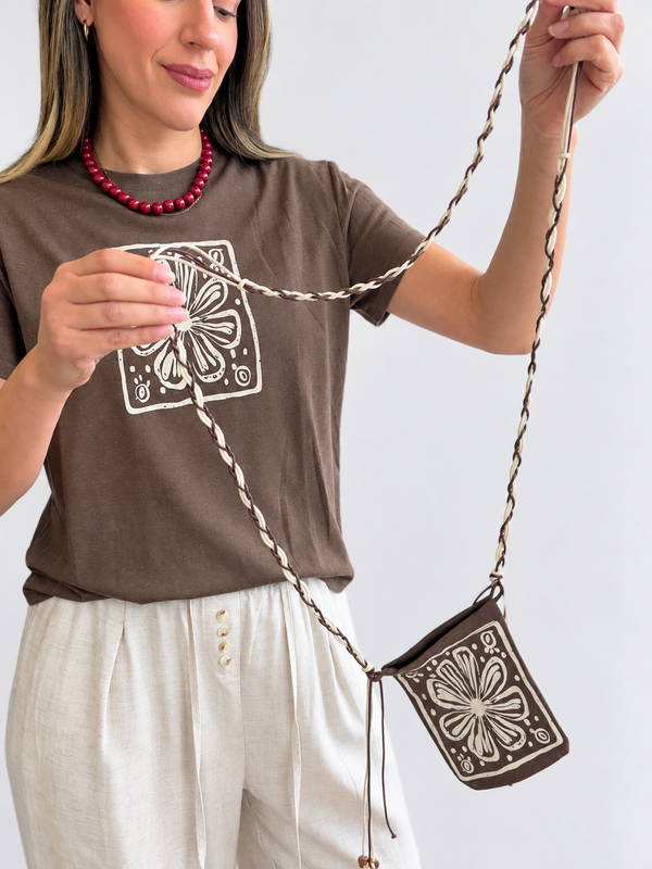 Remera diseño flor con cartera
