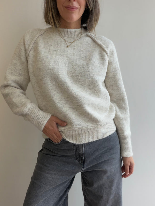 Sweater básico contraste