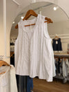 Blusa de tablitas con cuello volado