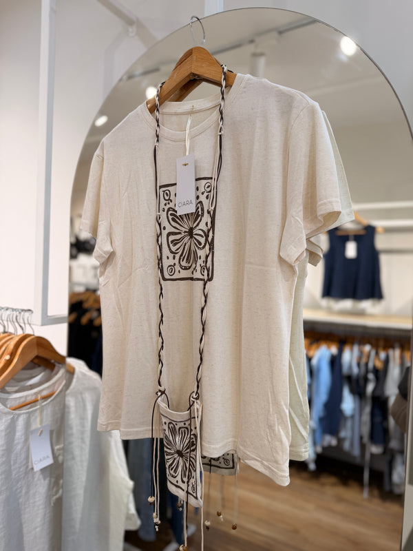Remera diseño flor con cartera