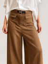 Pantalón fluido con cinturón incluido