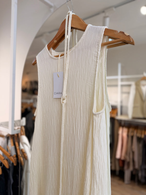 Vestido Texturado con Cinturón Fino
