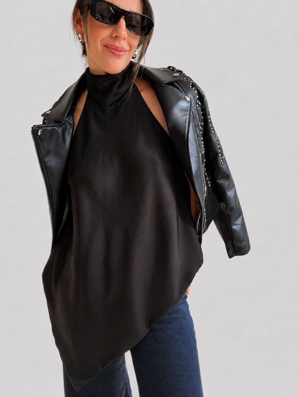 Top halter satinado asimétrico