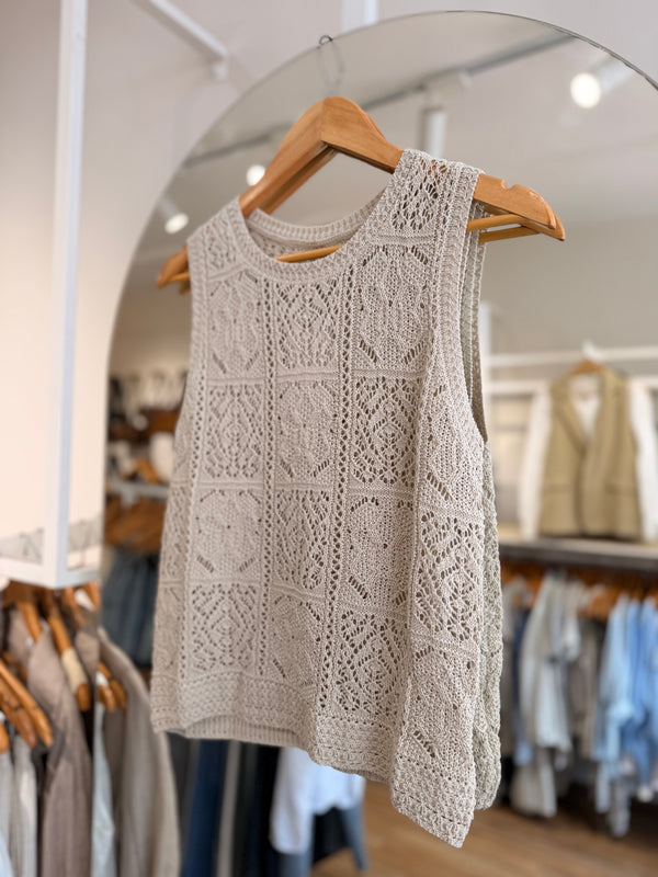 Musculosa tejida calada