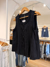 Blusa de tablitas con cuello volado