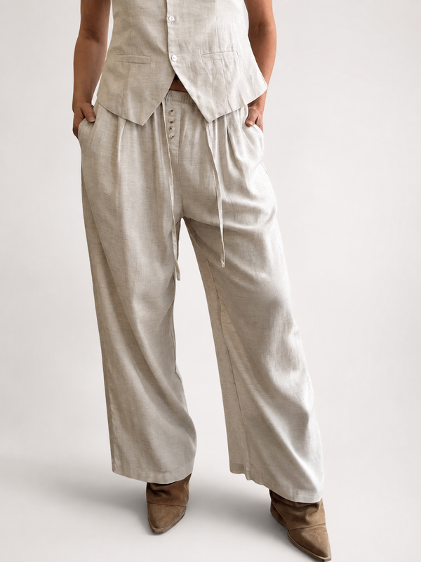 Pantalón con botones y lazo