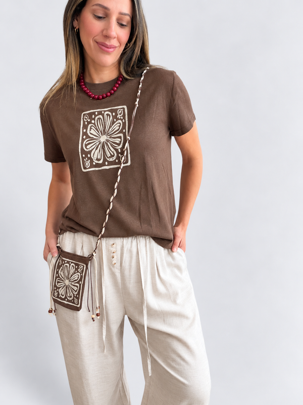 Remera diseño flor con cartera