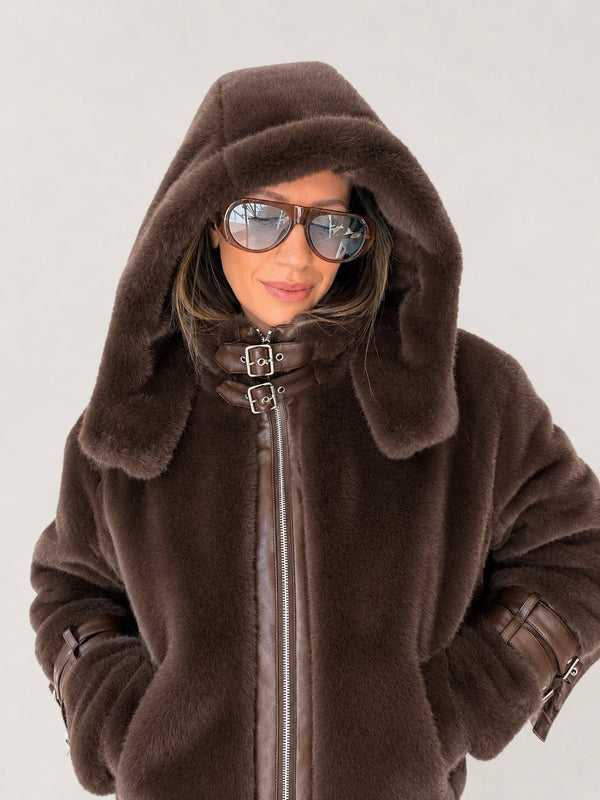 Campera chocolate pelo hebilla
