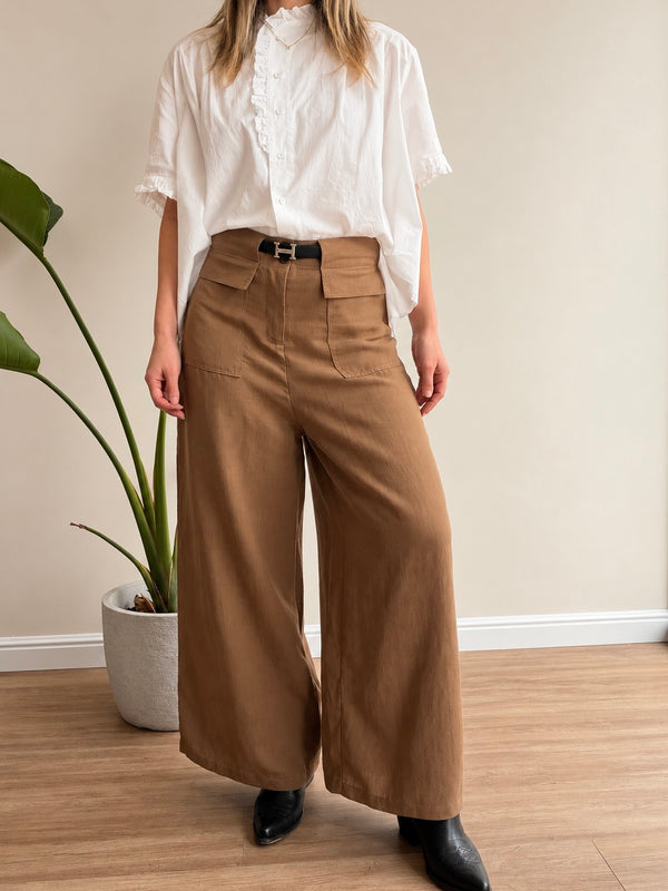 Pantalón fluido con cinturón incluido