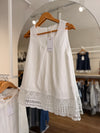 Blusa sin mangas con puntilla