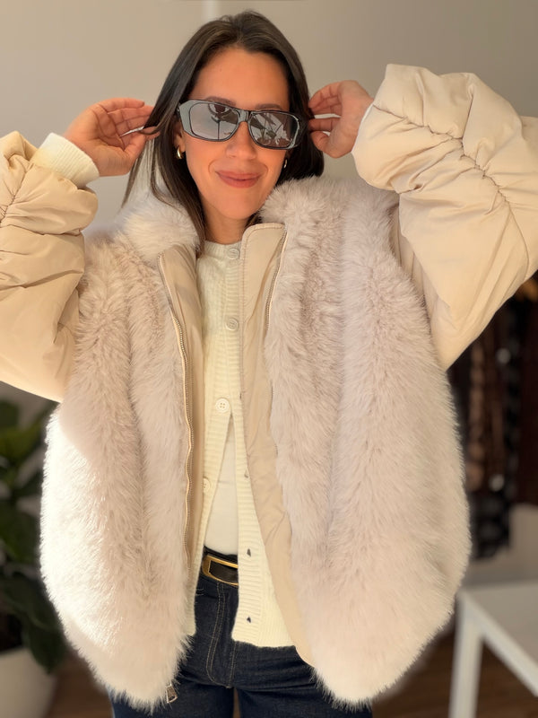 Campera puffer pelo y capucha