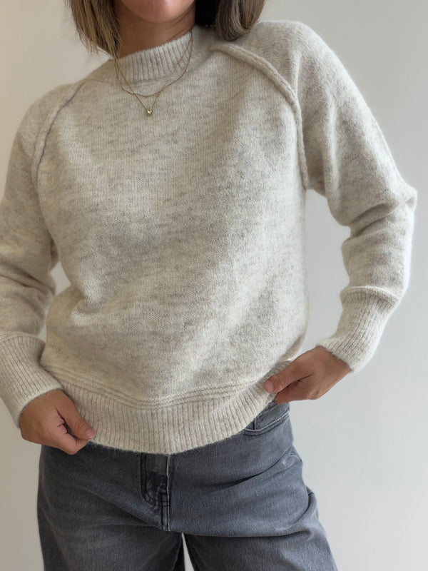 Sweater básico contraste