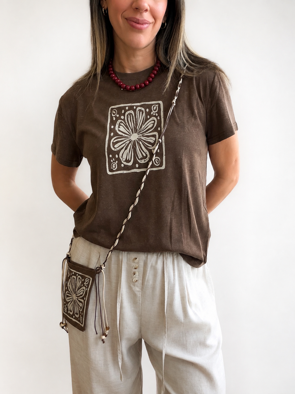 Remera diseño flor con cartera