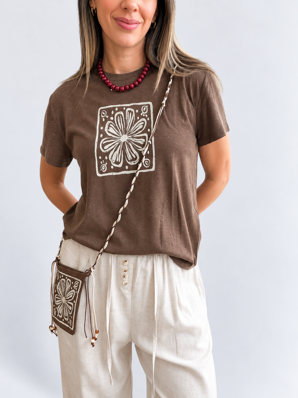 Remera diseño flor con cartera