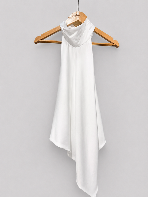 Top halter satinado asimétrico