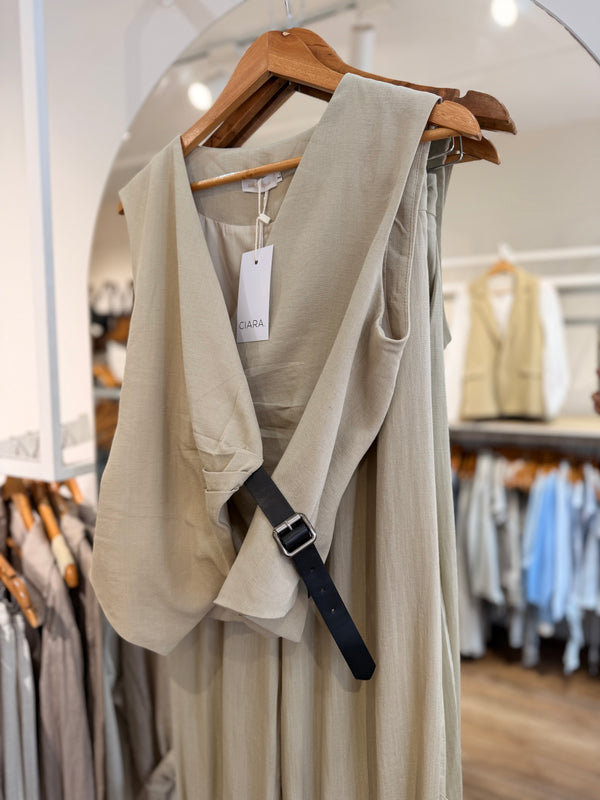 Conjunto chaleco y pantalón