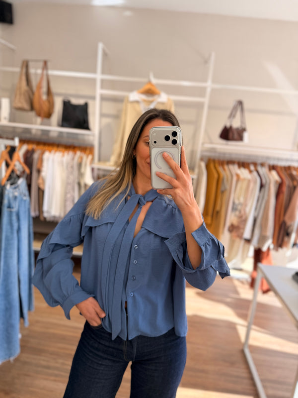 Camisa volados y lazo