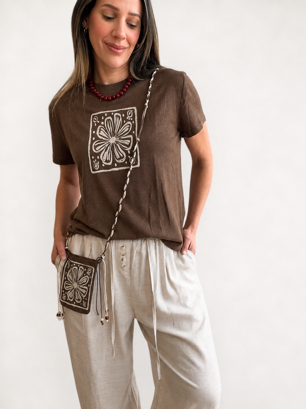 Remera diseño flor con cartera