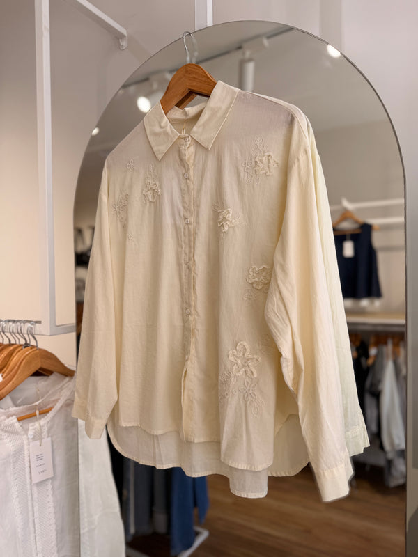 Camisa bordada oversize