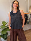 Blusa de tablitas con cuello volado